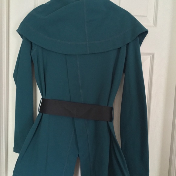 Karma wide cowl Jacket - Picture 3 of 3